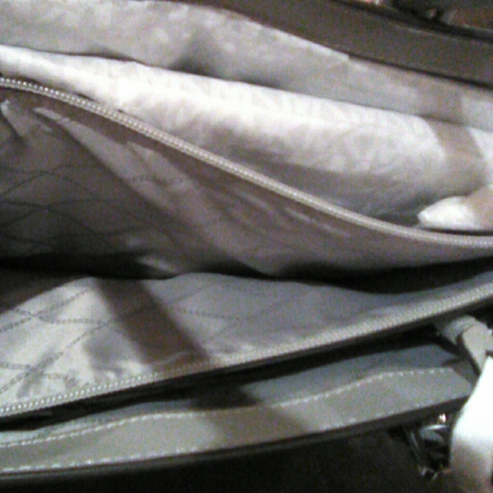 Handbag - Picture 2 of 8